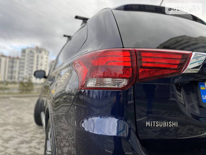 Позашляховик / Кросовер Mitsubishi Outlander 2016 в Івано-Франківську