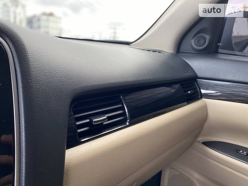 Позашляховик / Кросовер Mitsubishi Outlander 2016 в Івано-Франківську