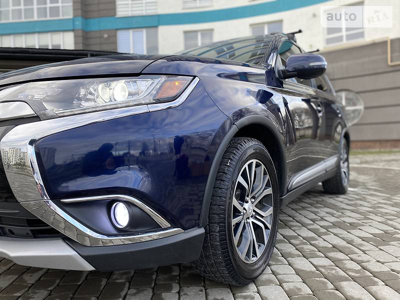 Позашляховик / Кросовер Mitsubishi Outlander 2016 в Івано-Франківську