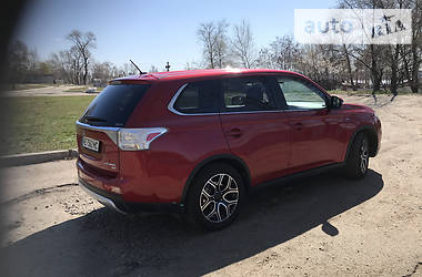 Позашляховик / Кросовер Mitsubishi Outlander 2014 в 