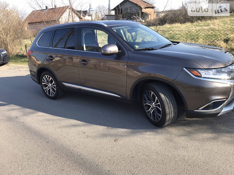 Позашляховик / Кросовер Mitsubishi Outlander 2018 в Львові