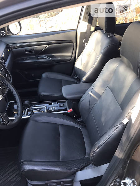 Позашляховик / Кросовер Mitsubishi Outlander 2018 в Львові