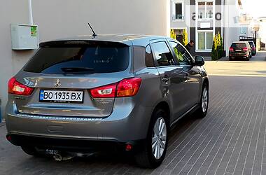 Позашляховик / Кросовер Mitsubishi Outlander 2013 в 