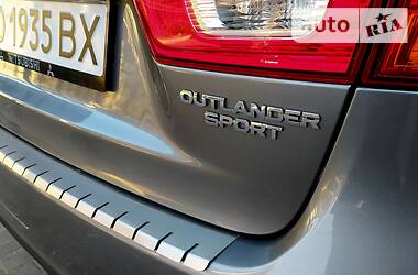 Позашляховик / Кросовер Mitsubishi Outlander 2013 в 