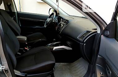 Позашляховик / Кросовер Mitsubishi Outlander 2013 в 