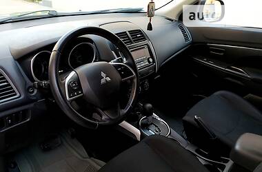 Позашляховик / Кросовер Mitsubishi Outlander 2013 в 
