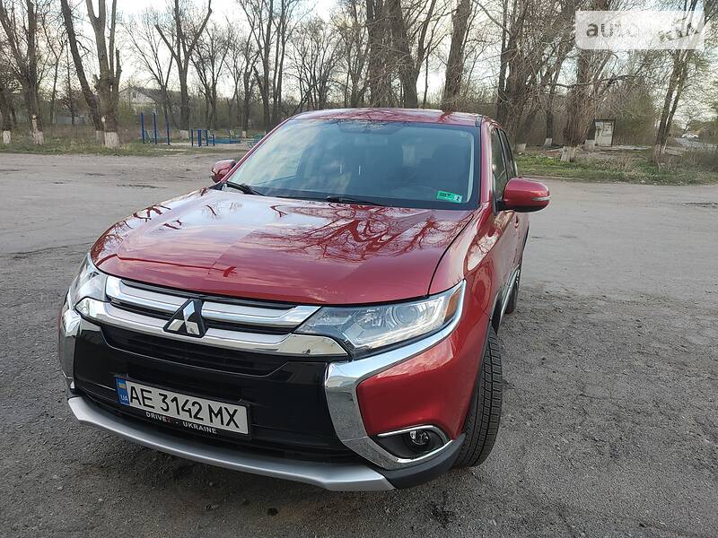 Позашляховик / Кросовер Mitsubishi Outlander 2015 в Новомосковську