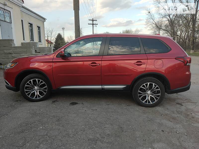 Позашляховик / Кросовер Mitsubishi Outlander 2015 в Новомосковську