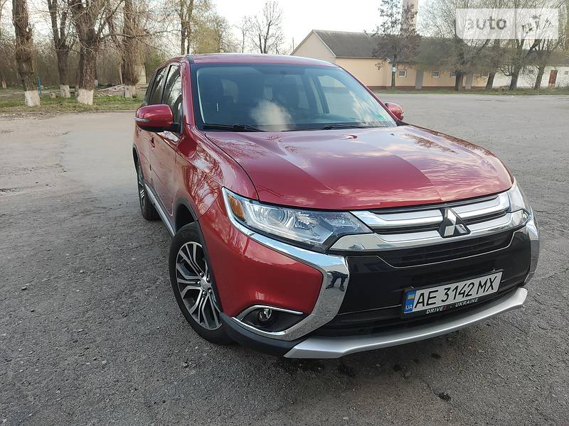 Позашляховик / Кросовер Mitsubishi Outlander 2015 в Новомосковську