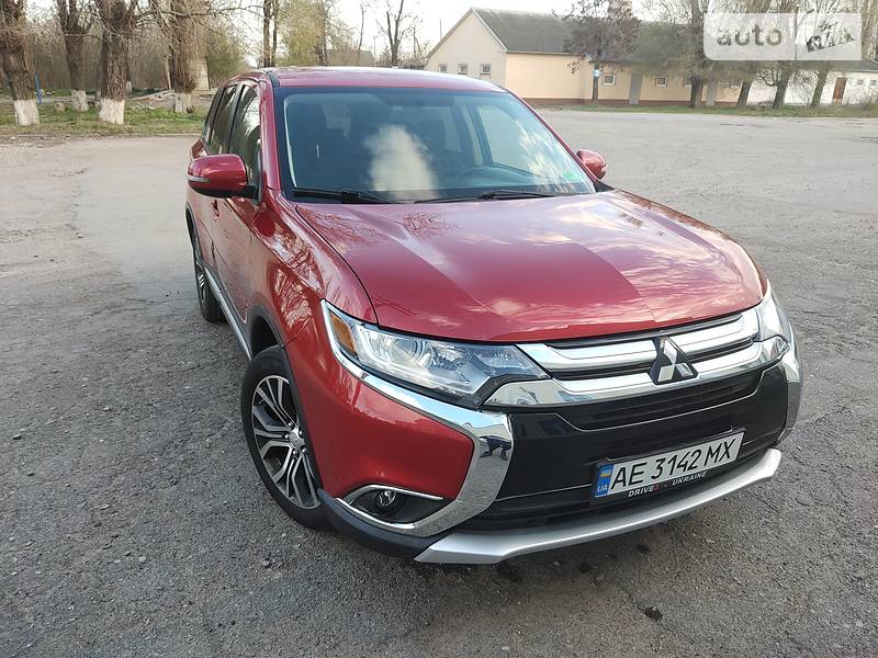 Позашляховик / Кросовер Mitsubishi Outlander 2015 в Новомосковську