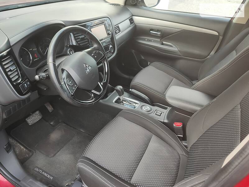 Позашляховик / Кросовер Mitsubishi Outlander 2015 в Новомосковську