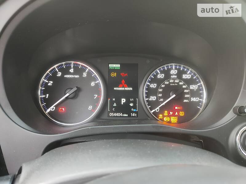 Позашляховик / Кросовер Mitsubishi Outlander 2015 в Новомосковську