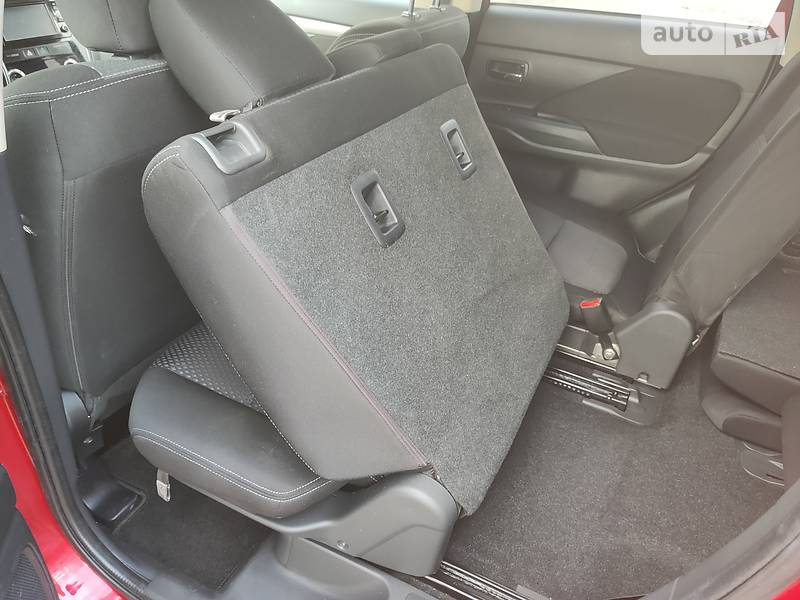 Позашляховик / Кросовер Mitsubishi Outlander 2015 в Новомосковську