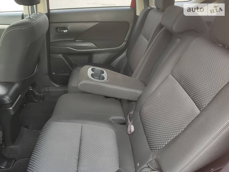 Позашляховик / Кросовер Mitsubishi Outlander 2015 в Новомосковську
