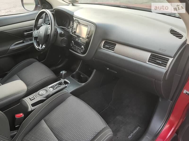 Позашляховик / Кросовер Mitsubishi Outlander 2015 в Новомосковську