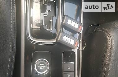 Позашляховик / Кросовер Mitsubishi Outlander 2016 в 