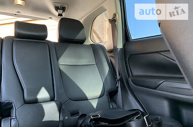 Позашляховик / Кросовер Mitsubishi Outlander 2014 в 