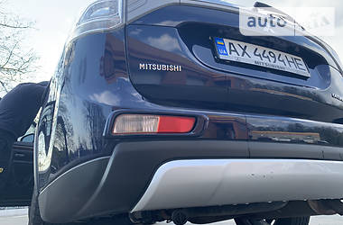 Позашляховик / Кросовер Mitsubishi Outlander 2014 в 