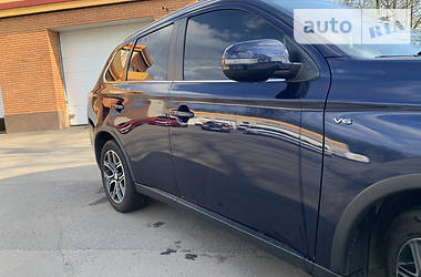 Позашляховик / Кросовер Mitsubishi Outlander 2014 в 