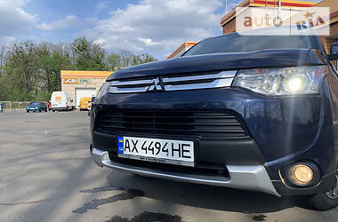Позашляховик / Кросовер Mitsubishi Outlander 2014 в 