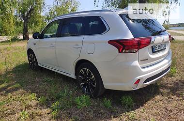 Позашляховик / Кросовер Mitsubishi Outlander 2018 в Києві