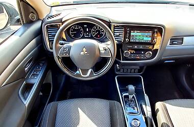 Позашляховик / Кросовер Mitsubishi Outlander 2017 в 
