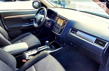 Позашляховик / Кросовер Mitsubishi Outlander 2017 в 