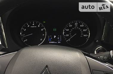 Позашляховик / Кросовер Mitsubishi Outlander 2018 в 