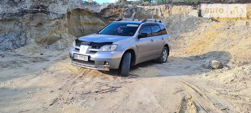 Позашляховик / Кросовер Mitsubishi Outlander 2005 в 
