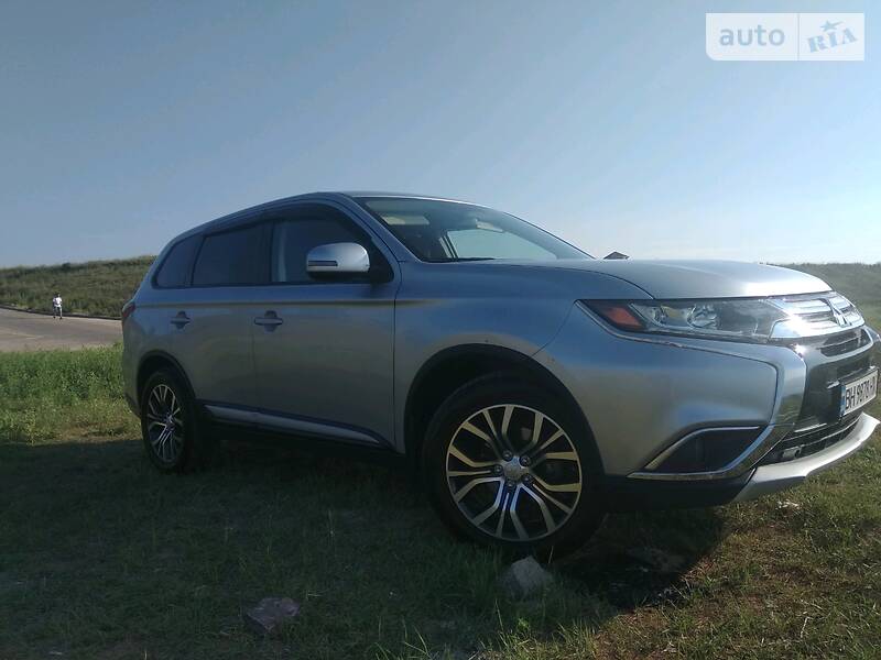 Позашляховик / Кросовер Mitsubishi Outlander 2016 в Одесі