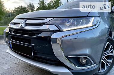 Внедорожник / Кроссовер Mitsubishi Outlander 2016 в Харькове