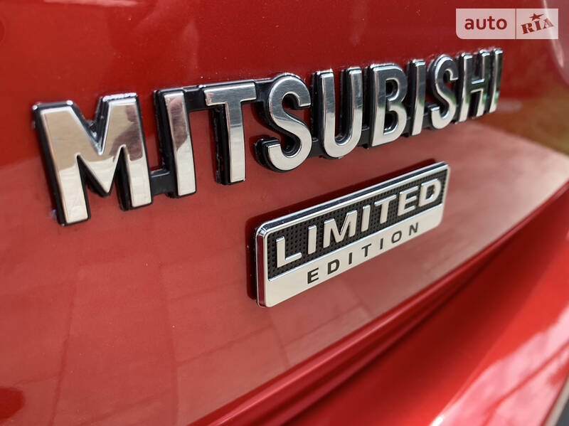 Позашляховик / Кросовер Mitsubishi Outlander 2019 в Києві