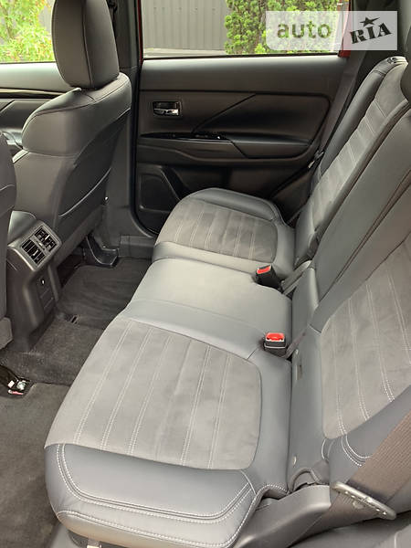 Позашляховик / Кросовер Mitsubishi Outlander 2019 в Києві