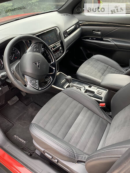 Позашляховик / Кросовер Mitsubishi Outlander 2019 в Києві