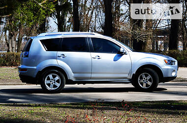 Внедорожник / Кроссовер Mitsubishi Outlander 2010 в 