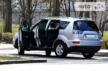 Внедорожник / Кроссовер Mitsubishi Outlander 2010 в 