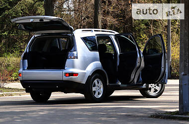 Внедорожник / Кроссовер Mitsubishi Outlander 2010 в 