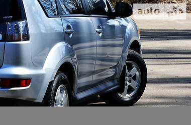 Внедорожник / Кроссовер Mitsubishi Outlander 2010 в 