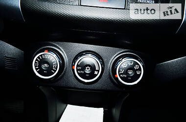 Внедорожник / Кроссовер Mitsubishi Outlander 2010 в 