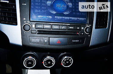 Внедорожник / Кроссовер Mitsubishi Outlander 2010 в 