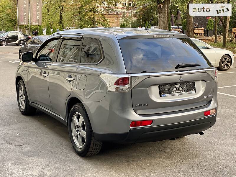 Внедорожник / Кроссовер Mitsubishi Outlander 2014 в Киеве