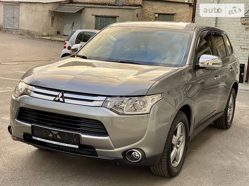 Внедорожник / Кроссовер Mitsubishi Outlander 2014 в Киеве