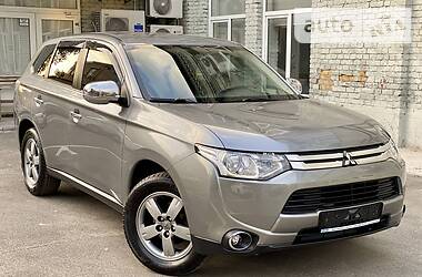 Внедорожник / Кроссовер Mitsubishi Outlander 2014 в Киеве