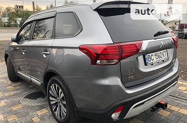 Внедорожник / Кроссовер Mitsubishi Outlander 2019 в Львове