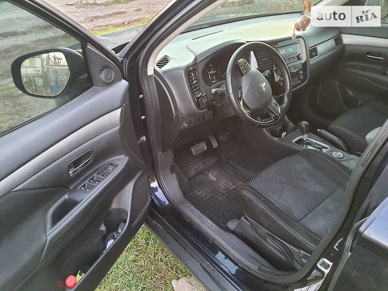 Внедорожник / Кроссовер Mitsubishi Outlander 2016 в Днепре