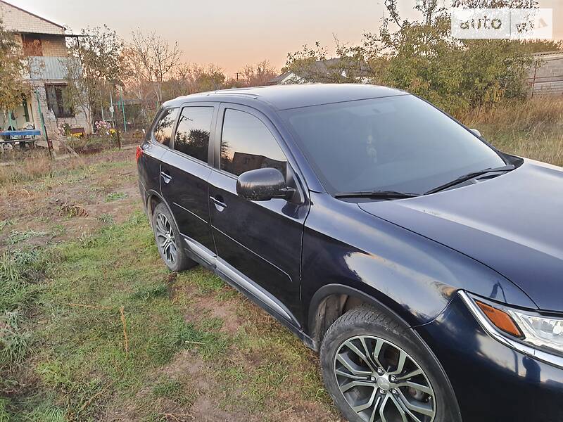 Внедорожник / Кроссовер Mitsubishi Outlander 2016 в Днепре