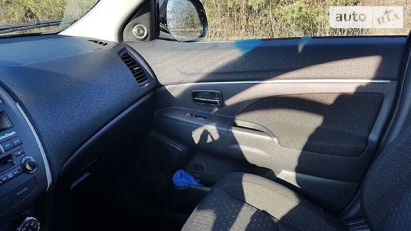 Внедорожник / Кроссовер Mitsubishi Outlander 2012 в Киеве