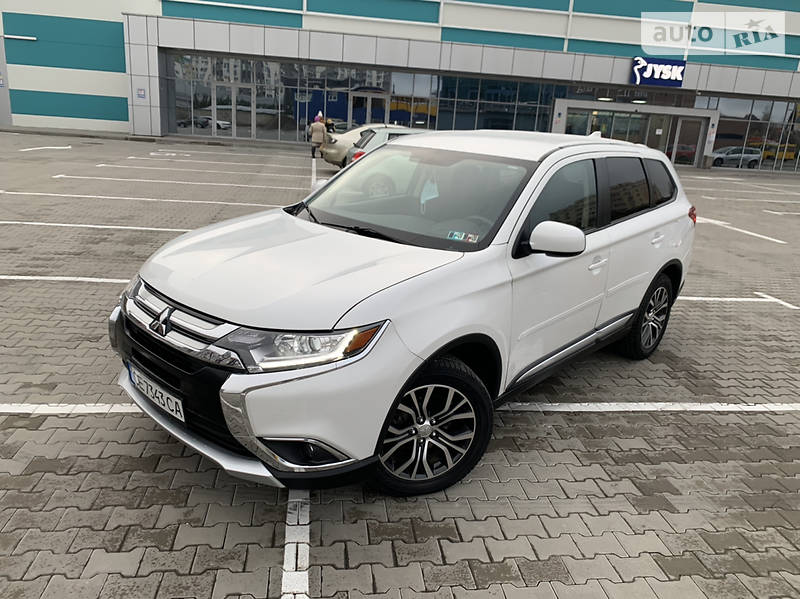 Позашляховик / Кросовер Mitsubishi Outlander 2018 в Києві