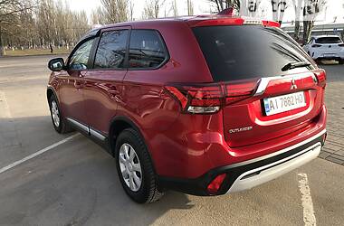 Внедорожник / Кроссовер Mitsubishi Outlander 2019 в Херсоне