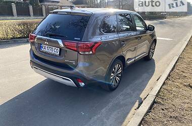 Внедорожник / Кроссовер Mitsubishi Outlander 2018 в Киеве